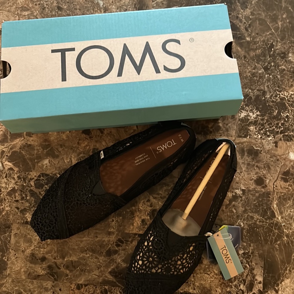 TOMS size 7.5 Black Moroccan Crochet Alpargato slip on women’s shoes NEW! RARE!